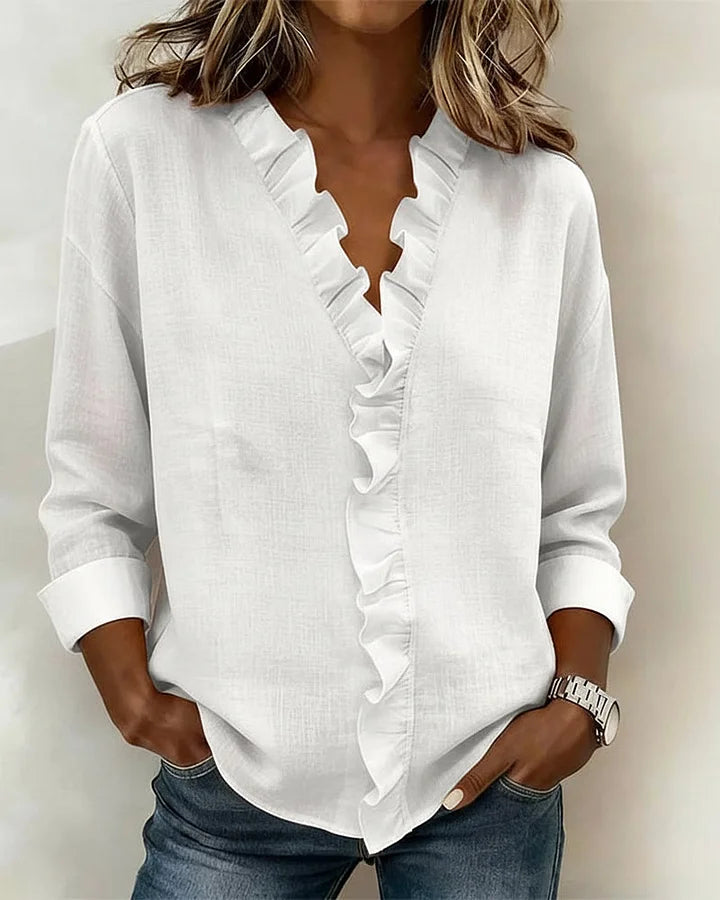 Luna | Bluse med elegante flæser og klassisk V-hals