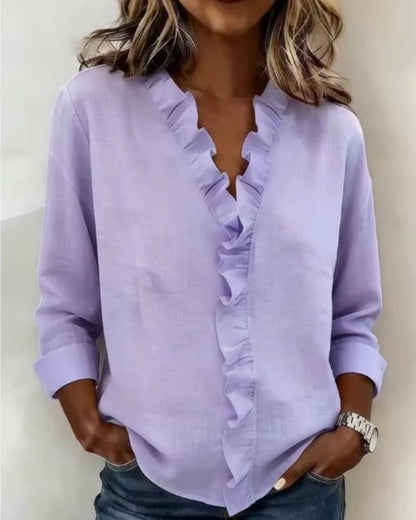 Luna | Bluse med elegante flæser og klassisk V-hals